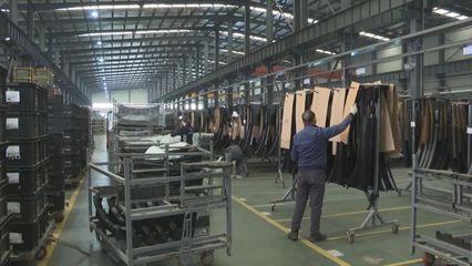 開工首日接到大額訂單 武漢嘉華開啟“忙碌模式”汽車配件生產(chǎn)迎新春